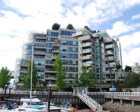 Yacht Harbour Pointe Photo